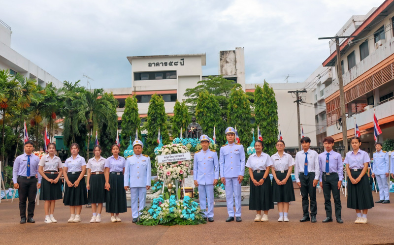 มหาวิทยาลัยนครพนม ร่วมพิธีวางพวงมาลาเนื่องในวันมหิดล ประจำปี 2568